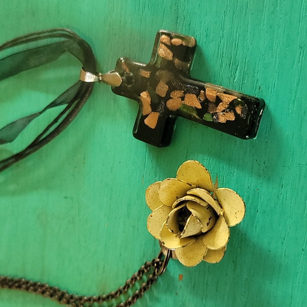 Bundle of 2 necklaces